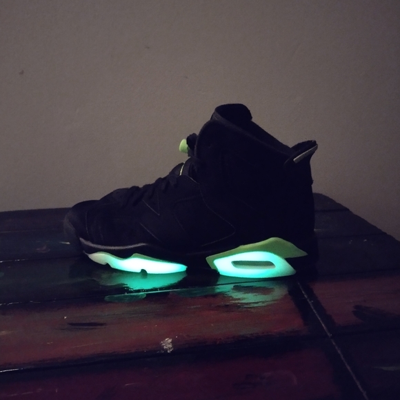 Jordan Electric Green size